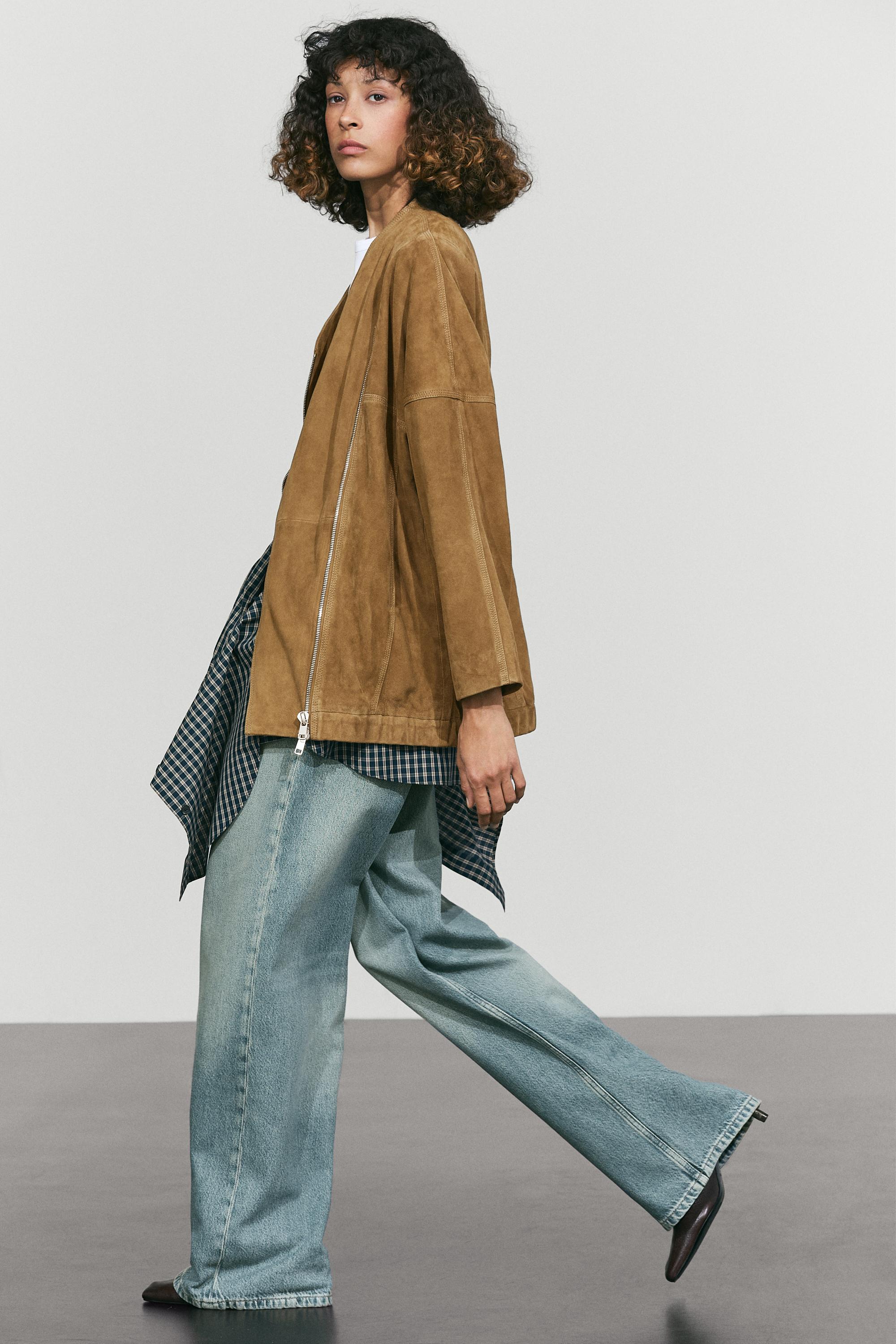 Blouson capri en cuir finition daim, fermeture asymétrique