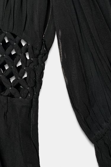 BLUSE MIT V-AUSSCHNITT UND MAKRAMEE ZW COLLECTION - Schwarz von Zara