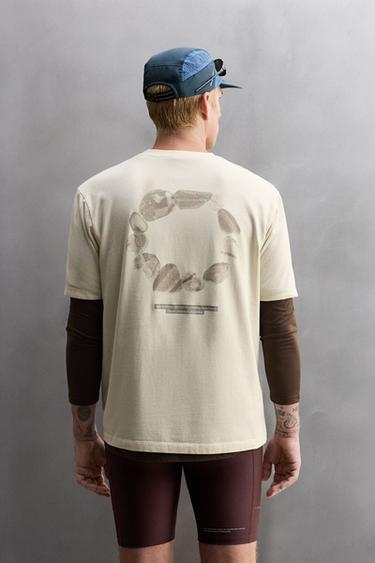 T-SHIRT À IMPRIMÉ GRAPHIQUE - Écru de Zara - Image 2