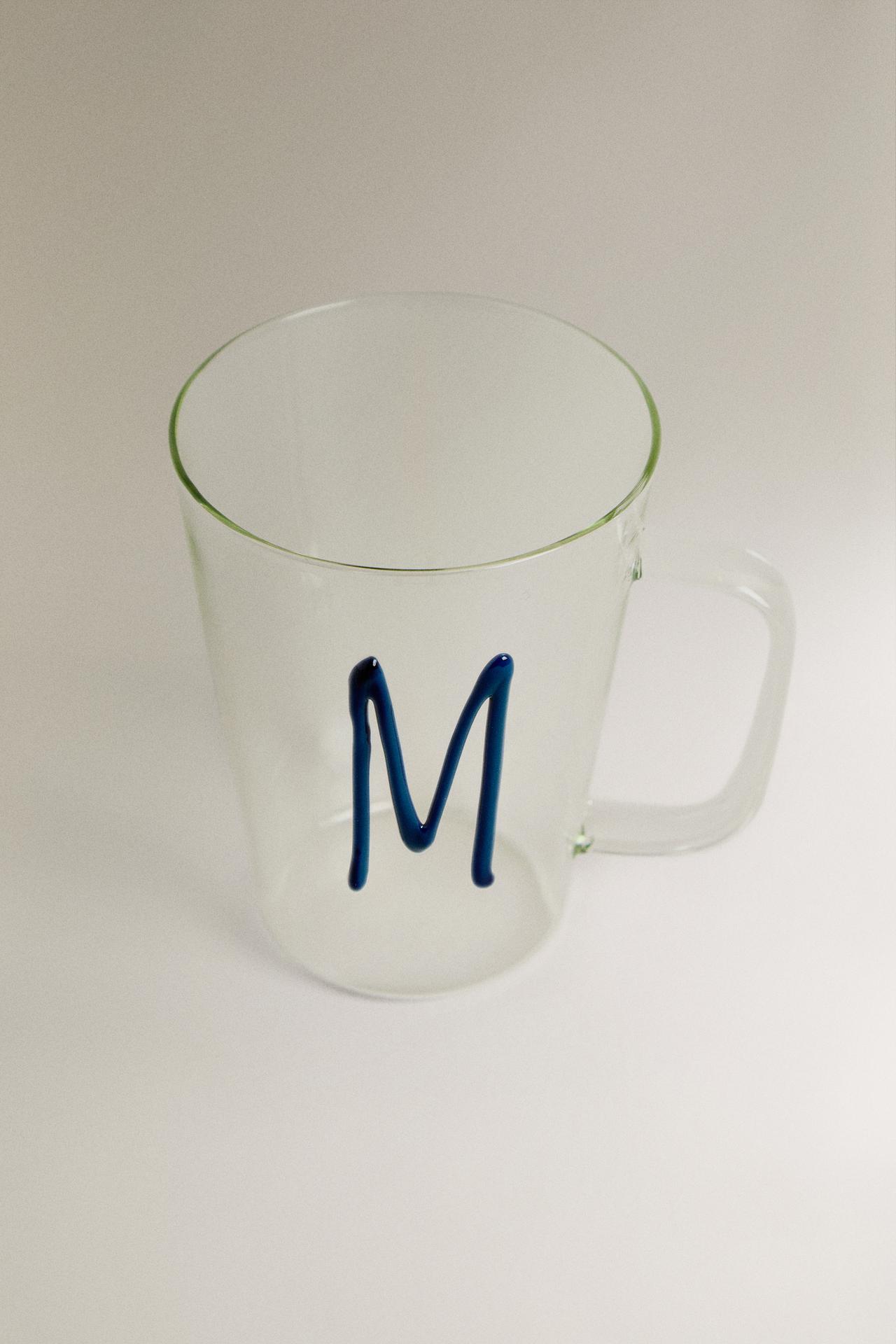 BOROSILICATE MUG WITH INITIAL M — Petrol blue