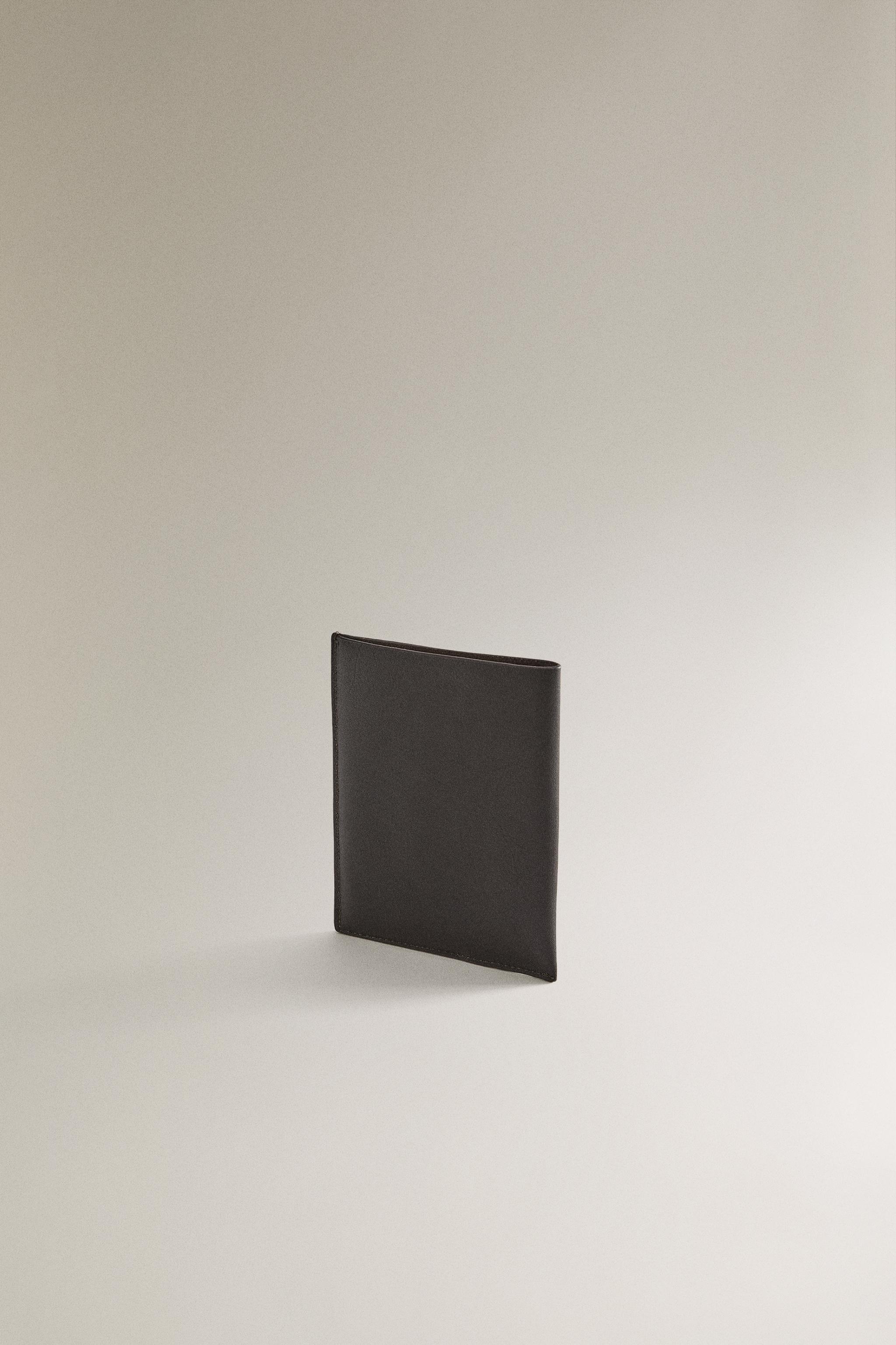 LEATHER TRAVEL DOCUMENT HOLDER