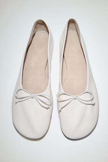 BAILARINA PIEL LAZO LIMITED EDITION - Blanco Crudo de Zara