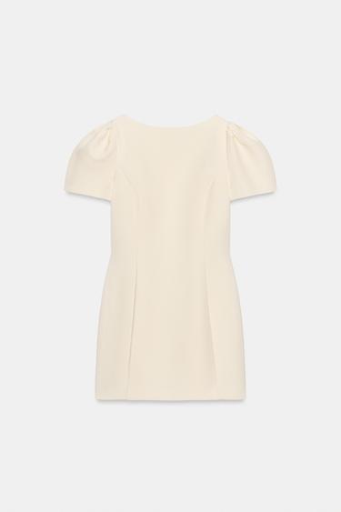 فستان قصير بكسرات وجيوب - أبيض مكسور الخاص بـ Zara