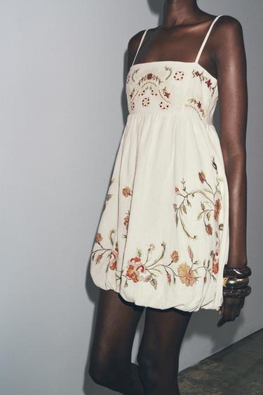 ROBE COURTE BRODÉE ZW COLLECTION - Écru de Zara