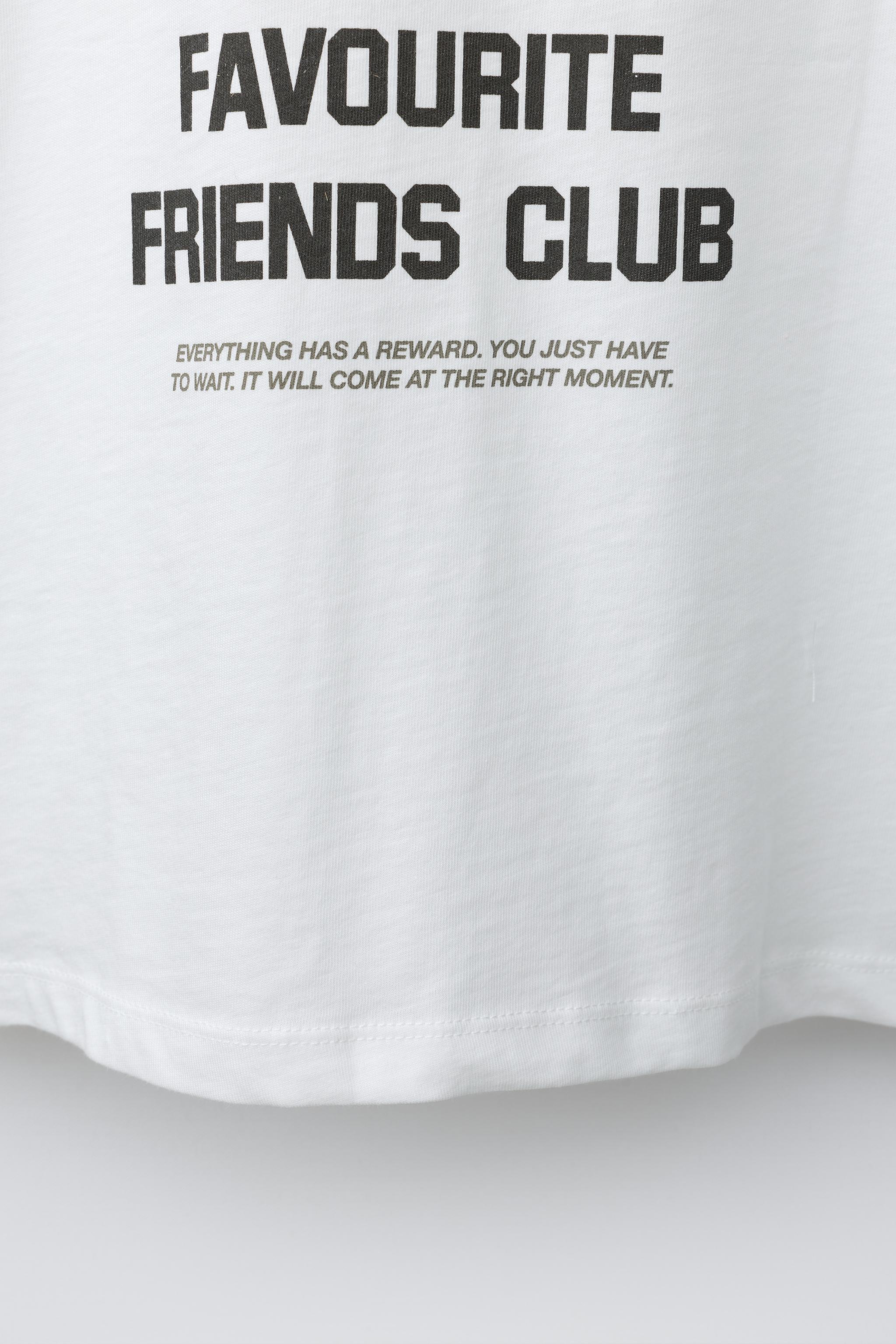 T-SHIRT À INSCRIPTION IMPRIMÉE
