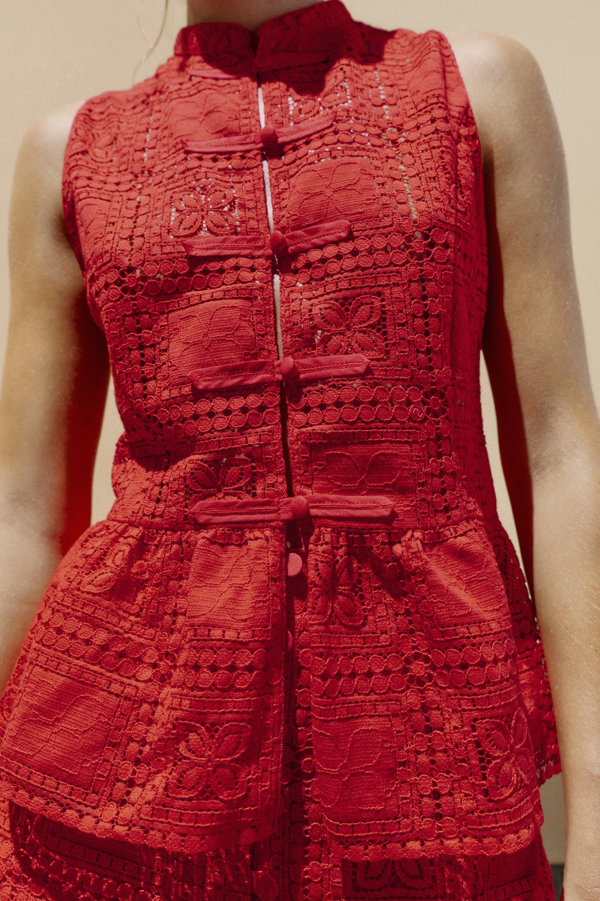 GUIPURE LACE TOP WITH FIREMAN CLASPS