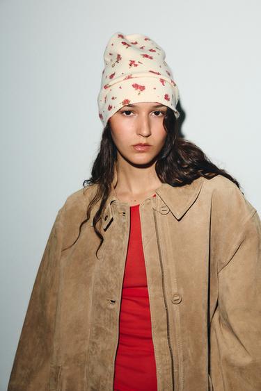 BONNET BEANIE EN MAILLE IMPRIMÉ FLEURS - Écru de Zara