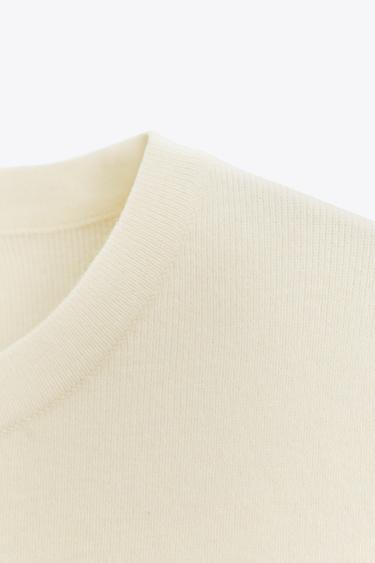 HAUT À MANCHES COURTES EN MAILLE AU TOUCHER DOUX - Écru de Zara - Image 4
