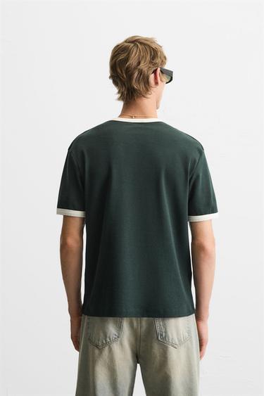 T-SHIRT CÔTELÉ CONTRASTE BASIQUE - Vert foncé de Zara - Image 2