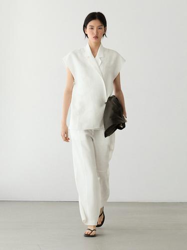 Gilet boutonnage lin - Blanc cassé de Zara