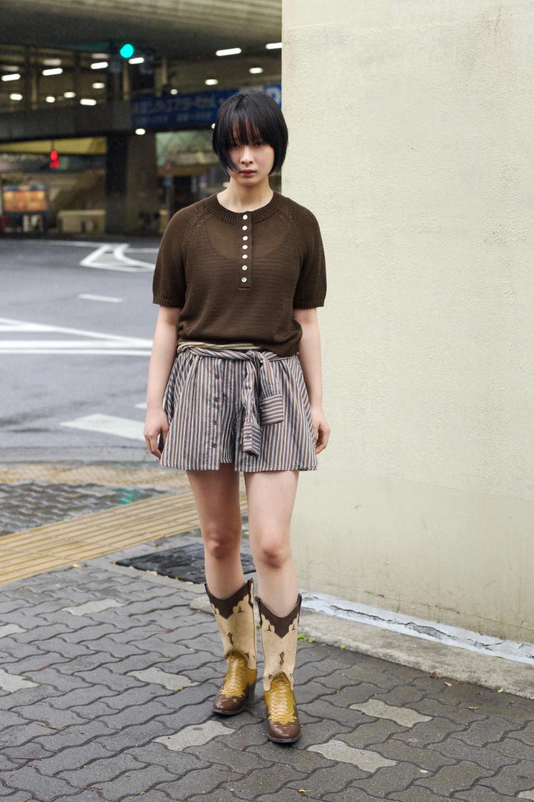 SHORT SLEEVE KNIT JUMPER WITH BUTTONS