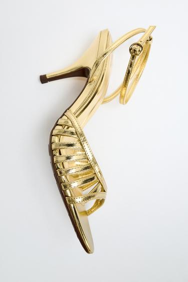 Zara METALLIC EFFECT STRAPPY SANDALS - Golden