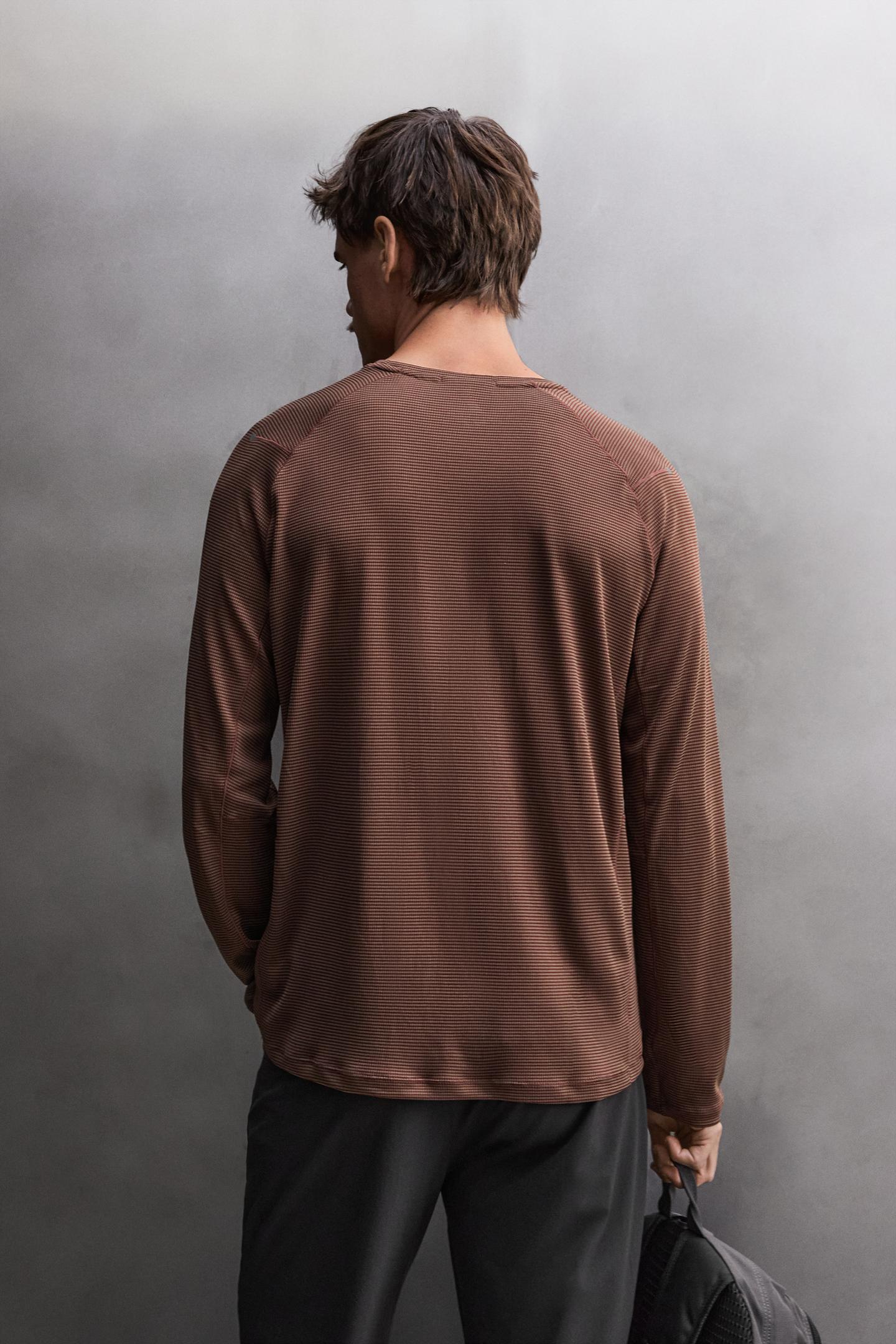 Мужская футболка Zara Textured Technical, цвет: Коричневый — фото 3