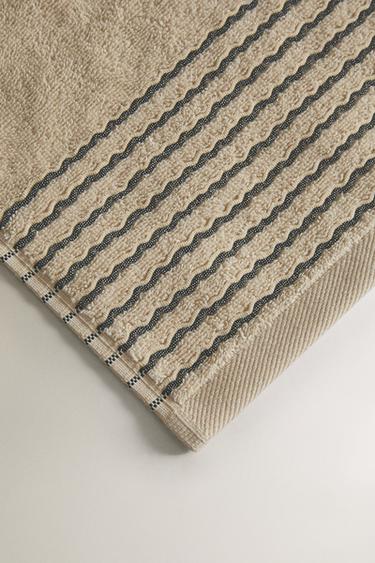 SERVIETTE DE BAIN AVEC FRONCES - Sable de Zara - Image 2