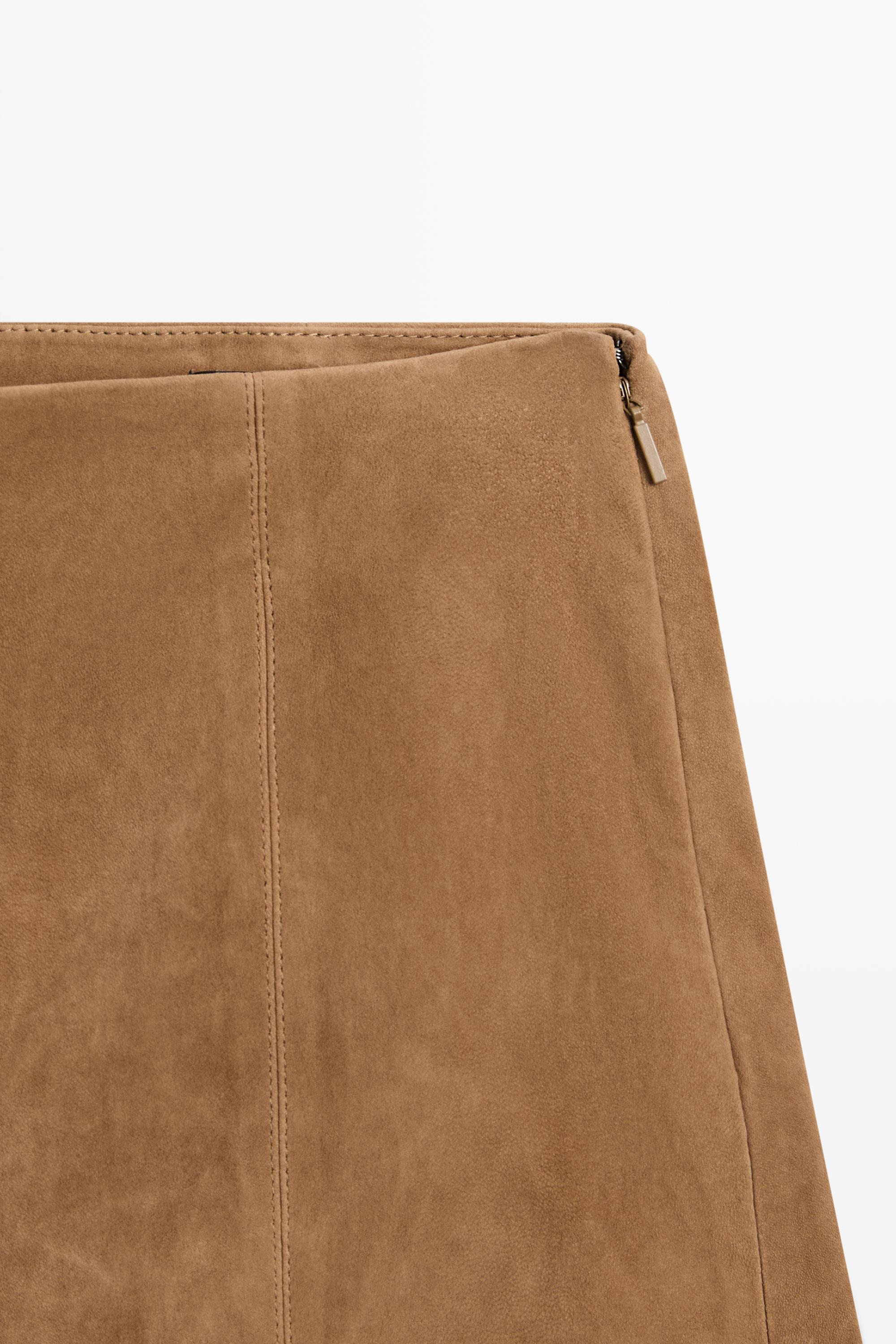 Suede leather shorts with seam details