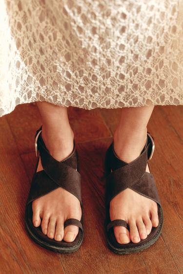 Zara 麂皮扣環夾趾涼鞋 - 棕色