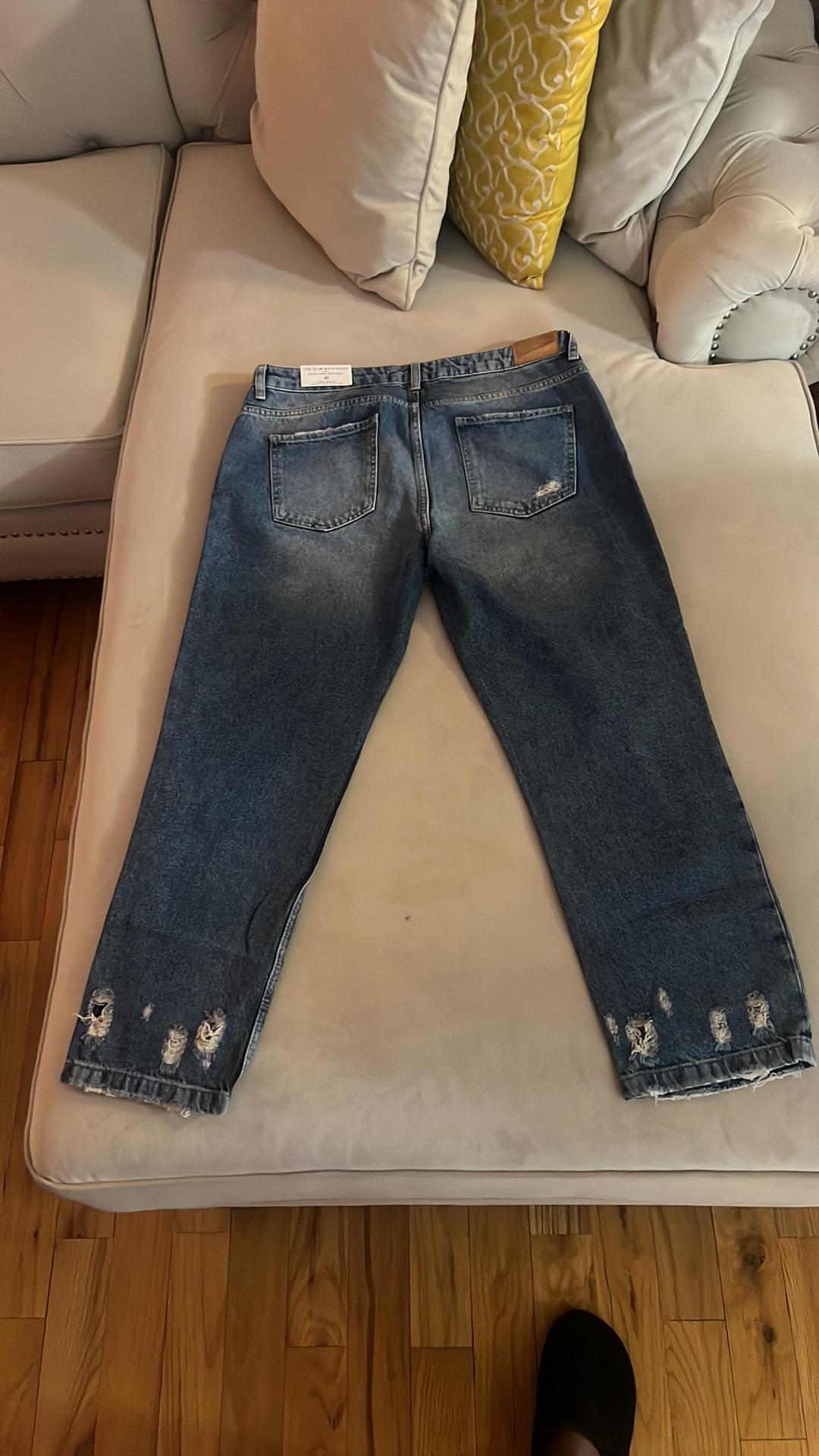 ZARA BASIC DARK DENIM DISTRESSED CROPPED JEAN WITH BUTTERFLIES - Image 2