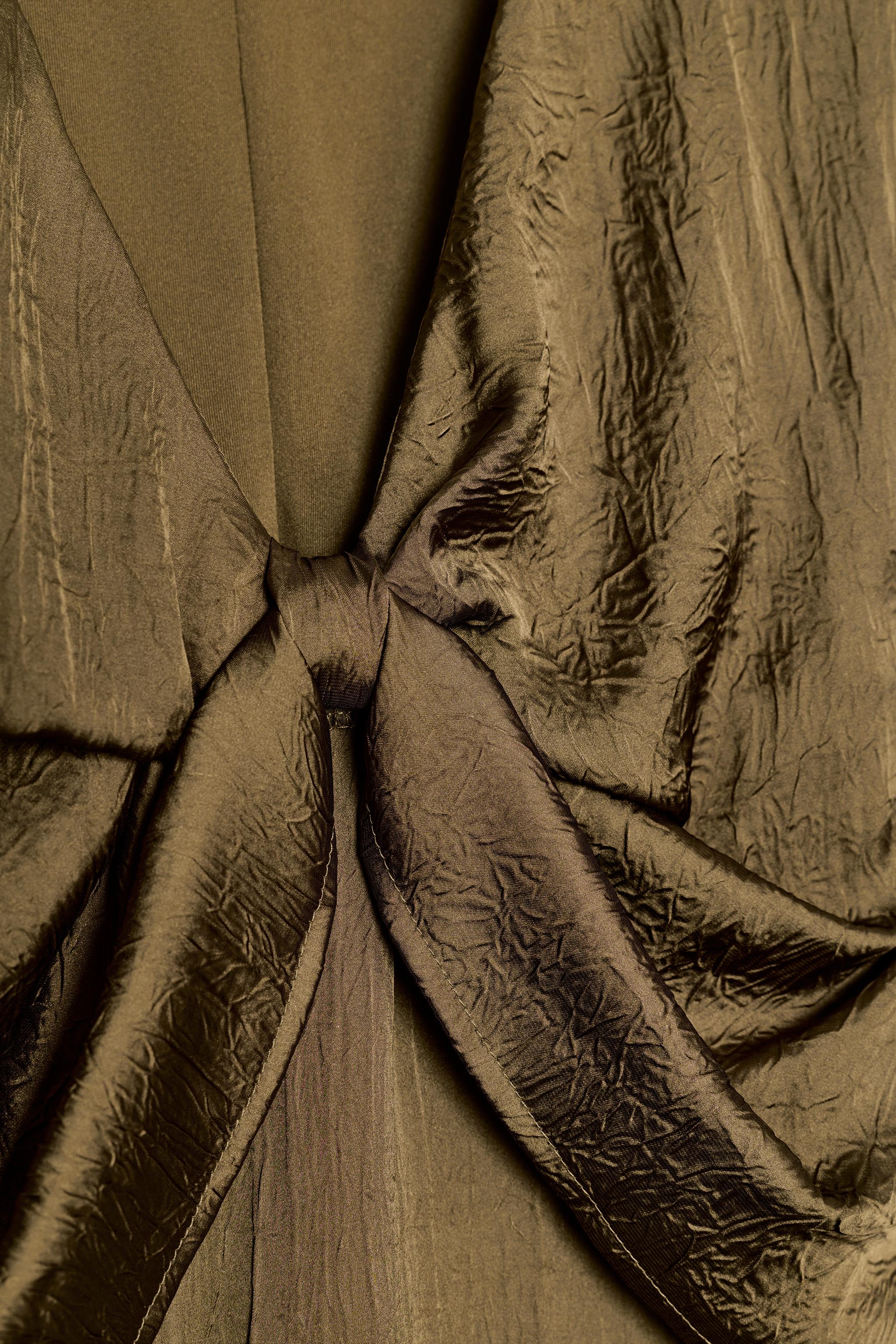 KNOTTED SATIN EFFECT TOP