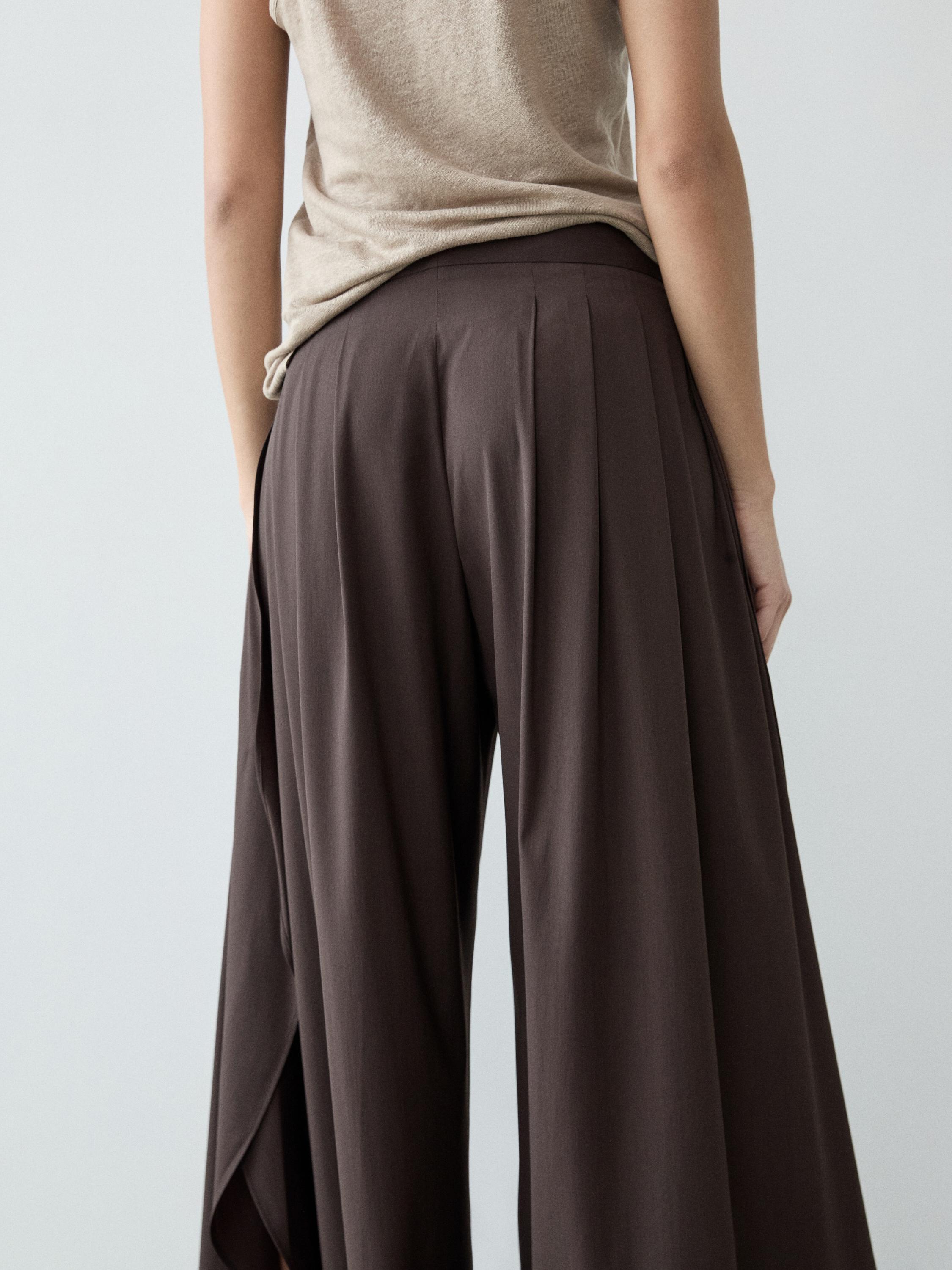 Wide-leg pleated trousers with side vents