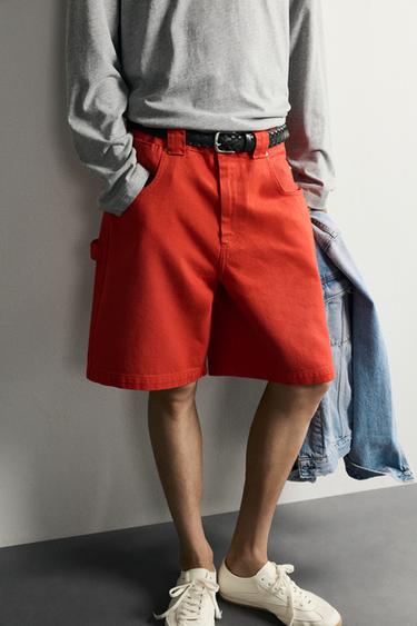 برمودا قطنية RELAXED FIT - أبيض / أحمر الخاص بـ Zara