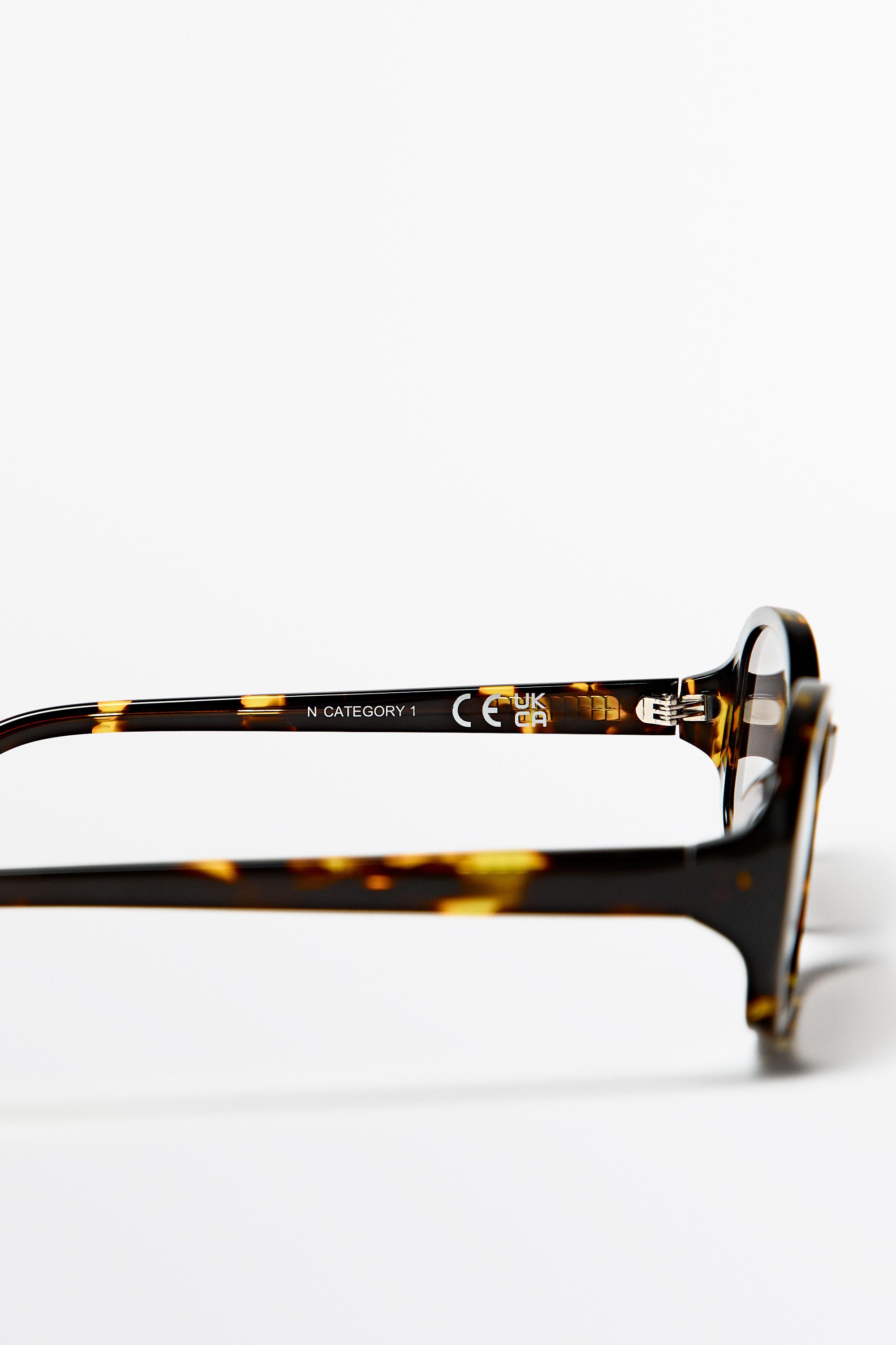 Lunettes ovales effet écaille