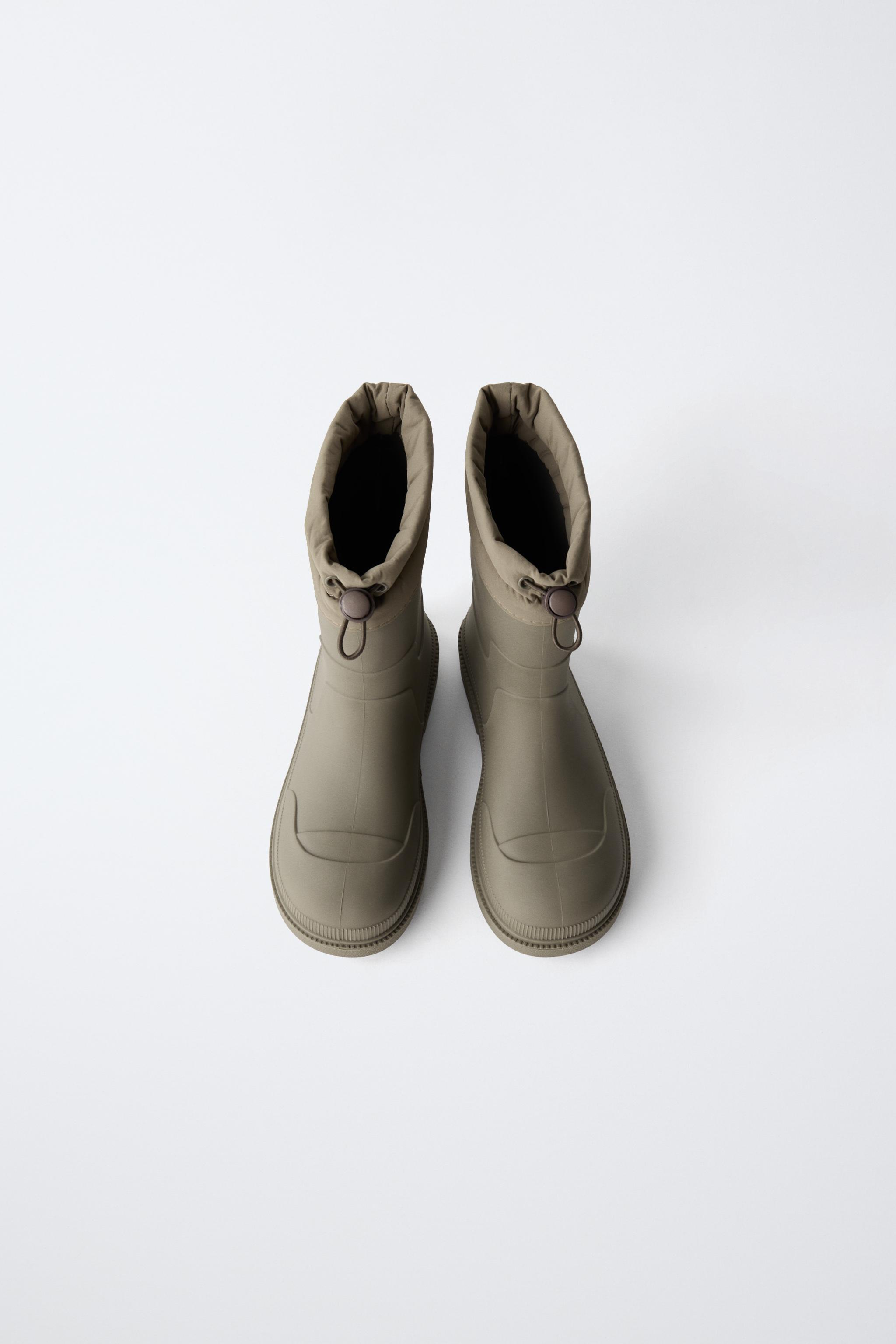 ADJUSTABLE RAIN BOOTS