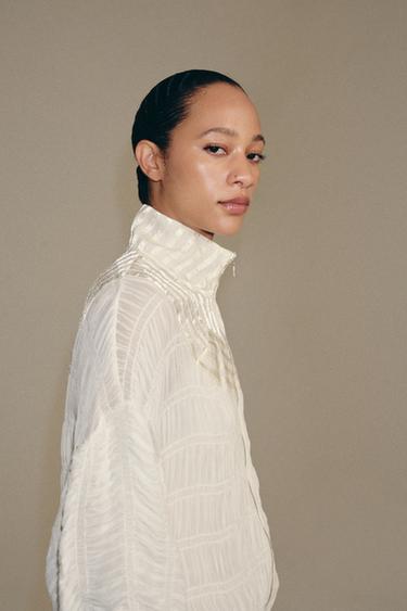 BLOUSON BOMBER FRONCÉ ZW COLLECTION - Écru de Zara - Image 2