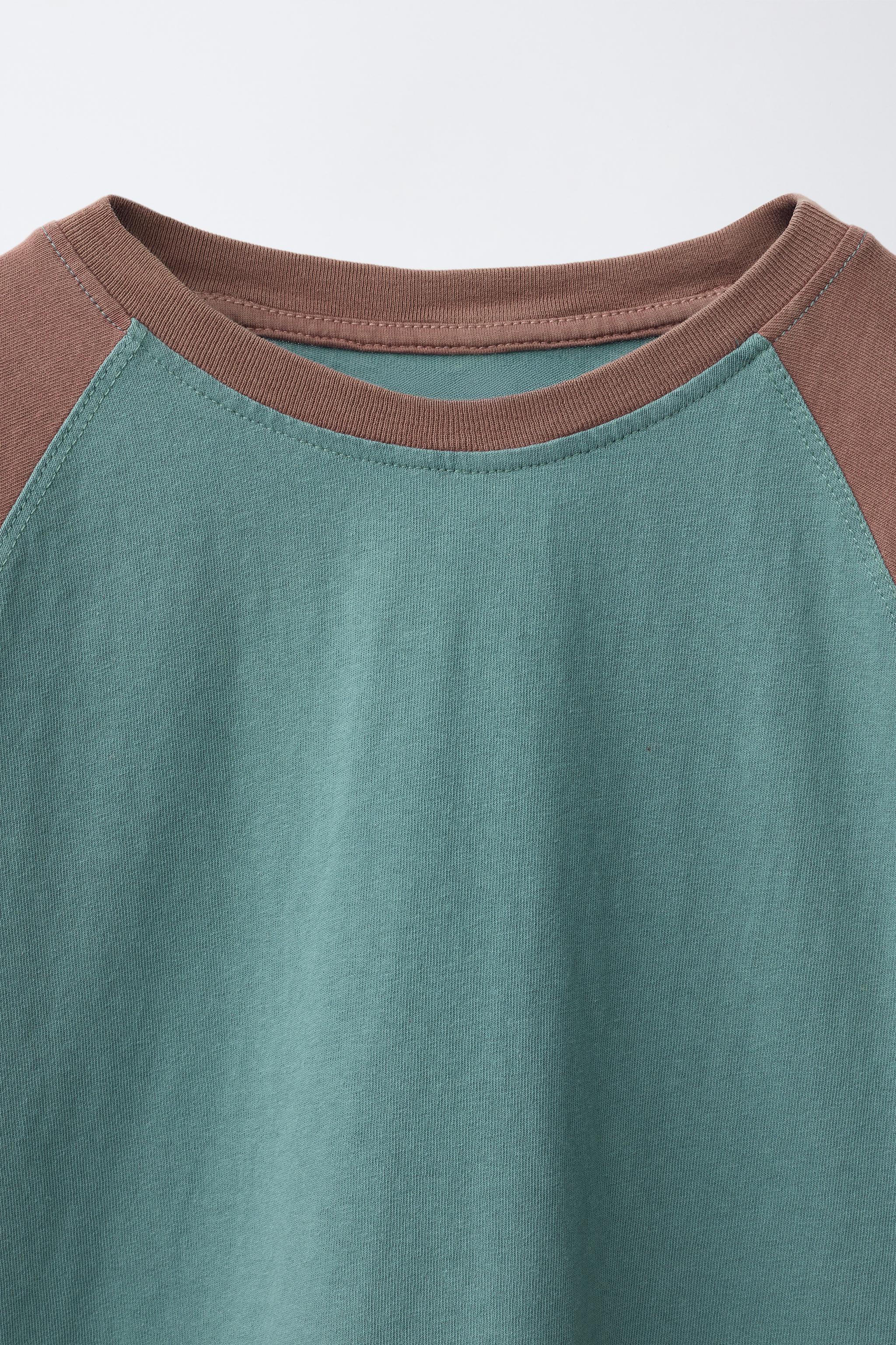 t-shirt à manches longues. RAGLAN