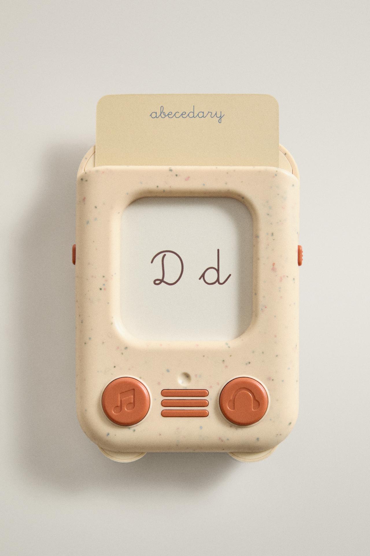 CHILDREN’S TOY: LEARNING THE ALPHABET (ENGLISH) — Cream