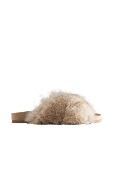 صندل متقاطع من الفرو الاصطناعي - بيج الخاص بـ Zara