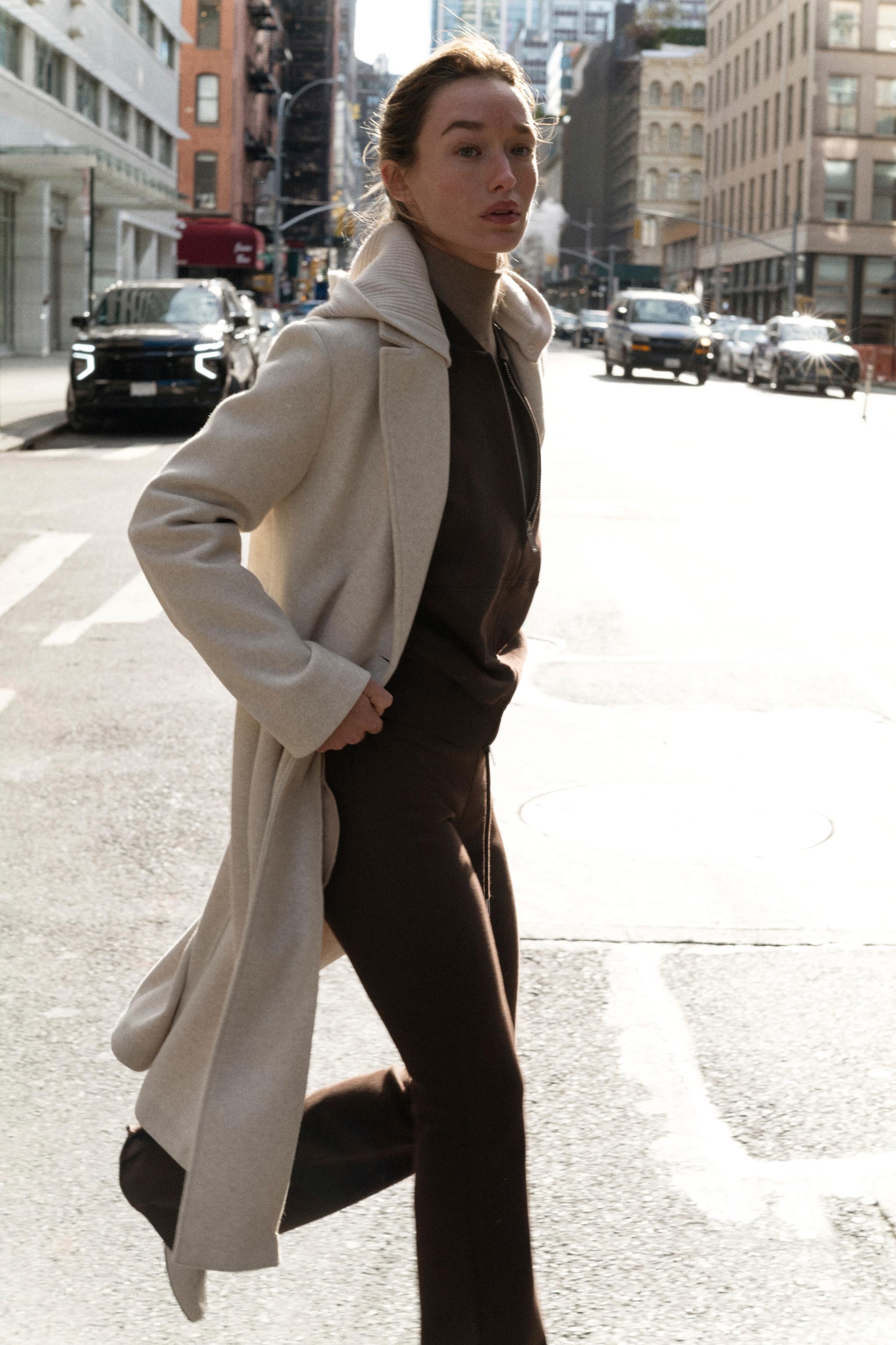 ソフトフード付きコート - ライトサンド | ZARA Japan / 日本