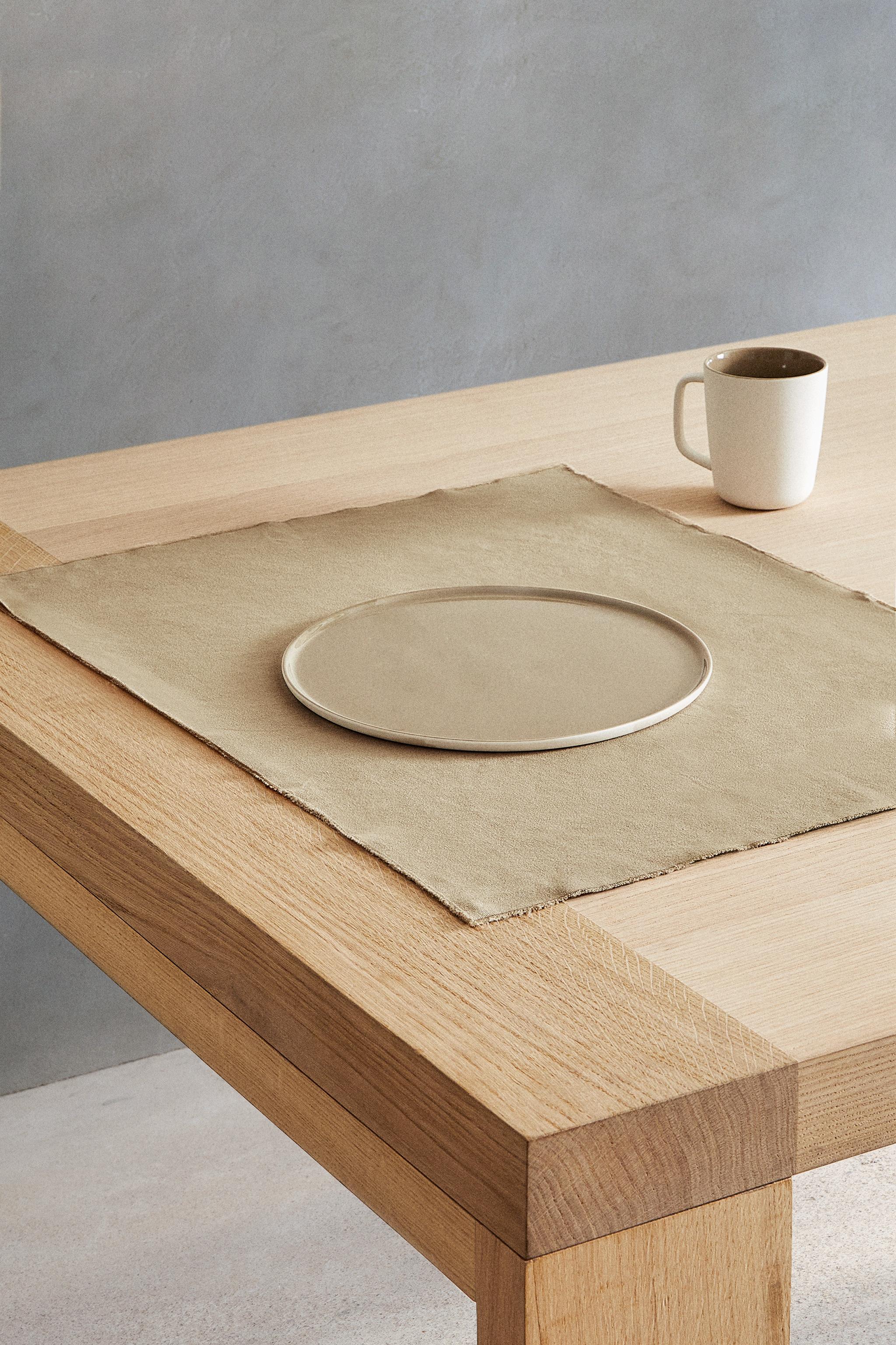 PLACEMAT 01 — Brown / Taupe