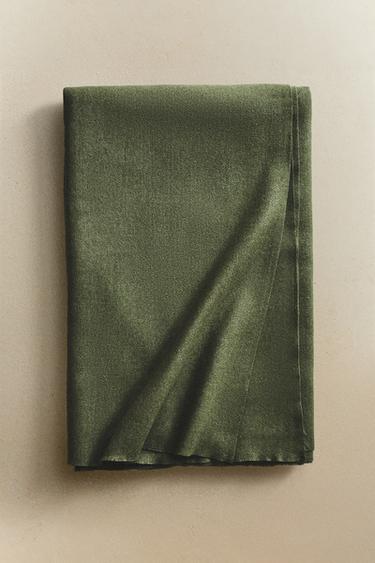 EXTRA SOFT PLAIN THROW - Green by Zara