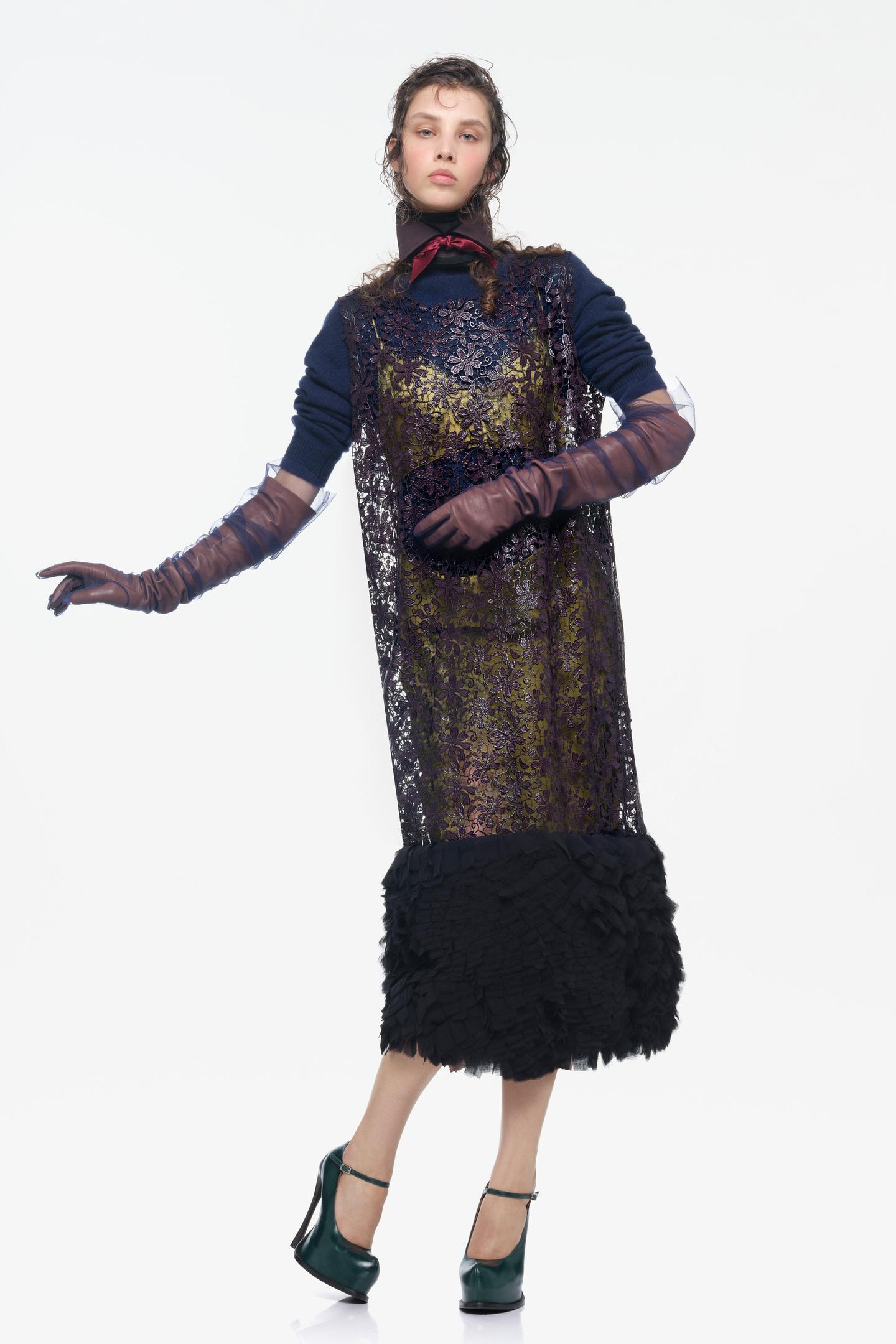 Женское платье Zara Limited Edition Satin Lace MIDI Dress with Cutouts, цвет: Зелёный — фото 2