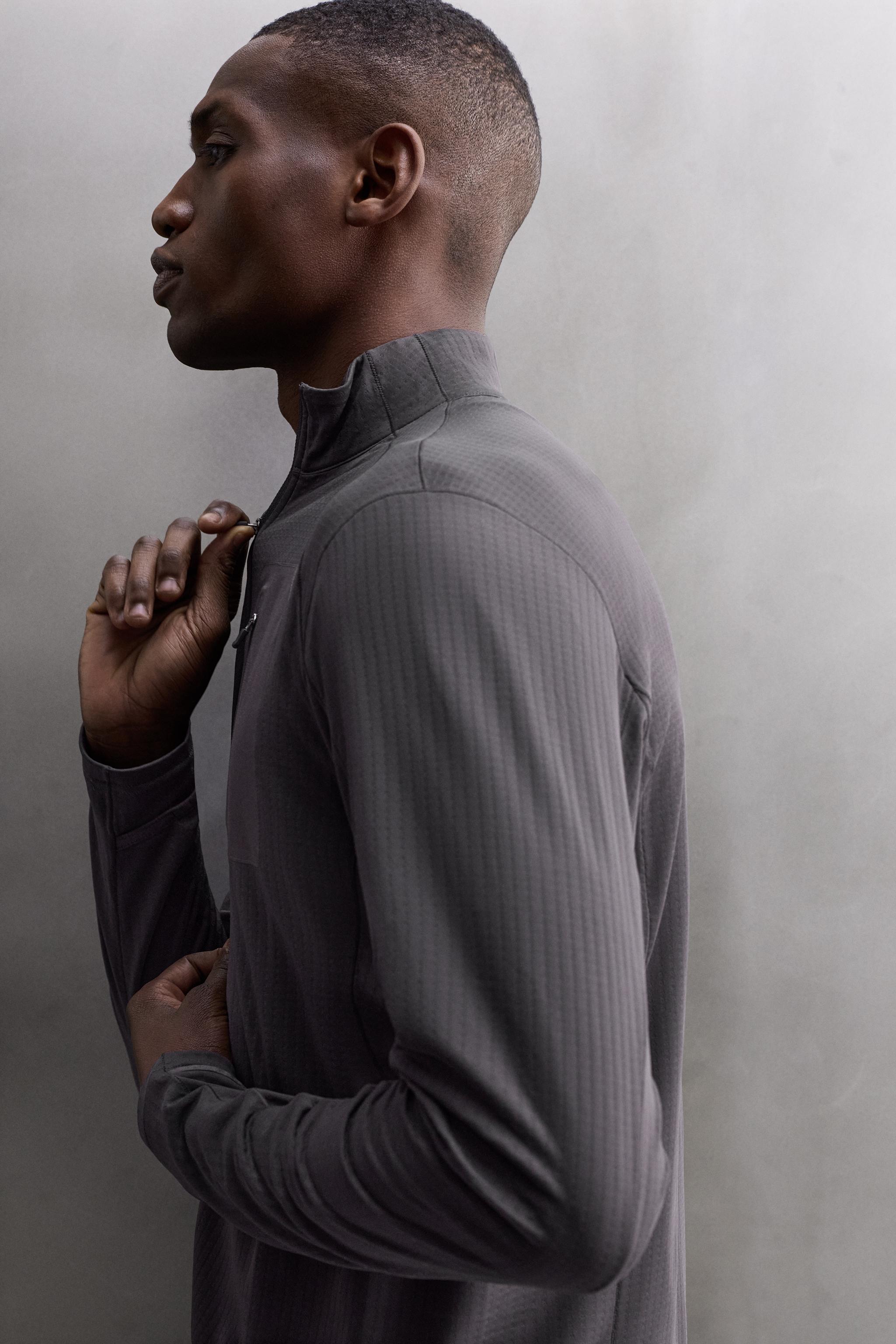 TECHNICAL QUARTER-ZIP T-SHIRT