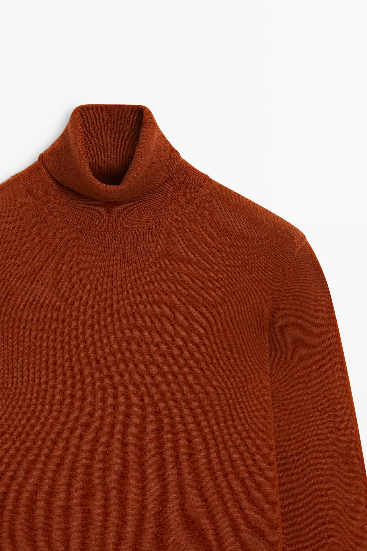 Wool-blend turtleneck knit sweater — Russet