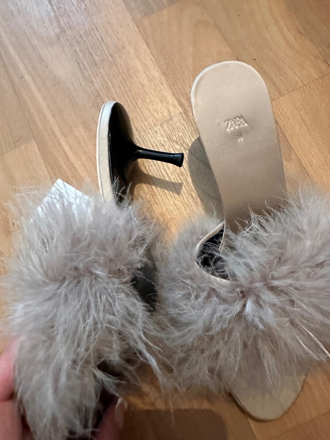 HEELED MULES WITH FEATHERS - Image 3