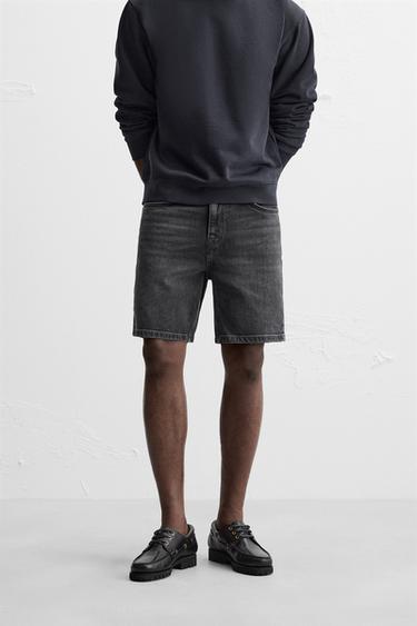 ДЖИНСОВЫЕ ШОРТЫ REGULAR FIT — УГОЛЬНЫЙ от Zara