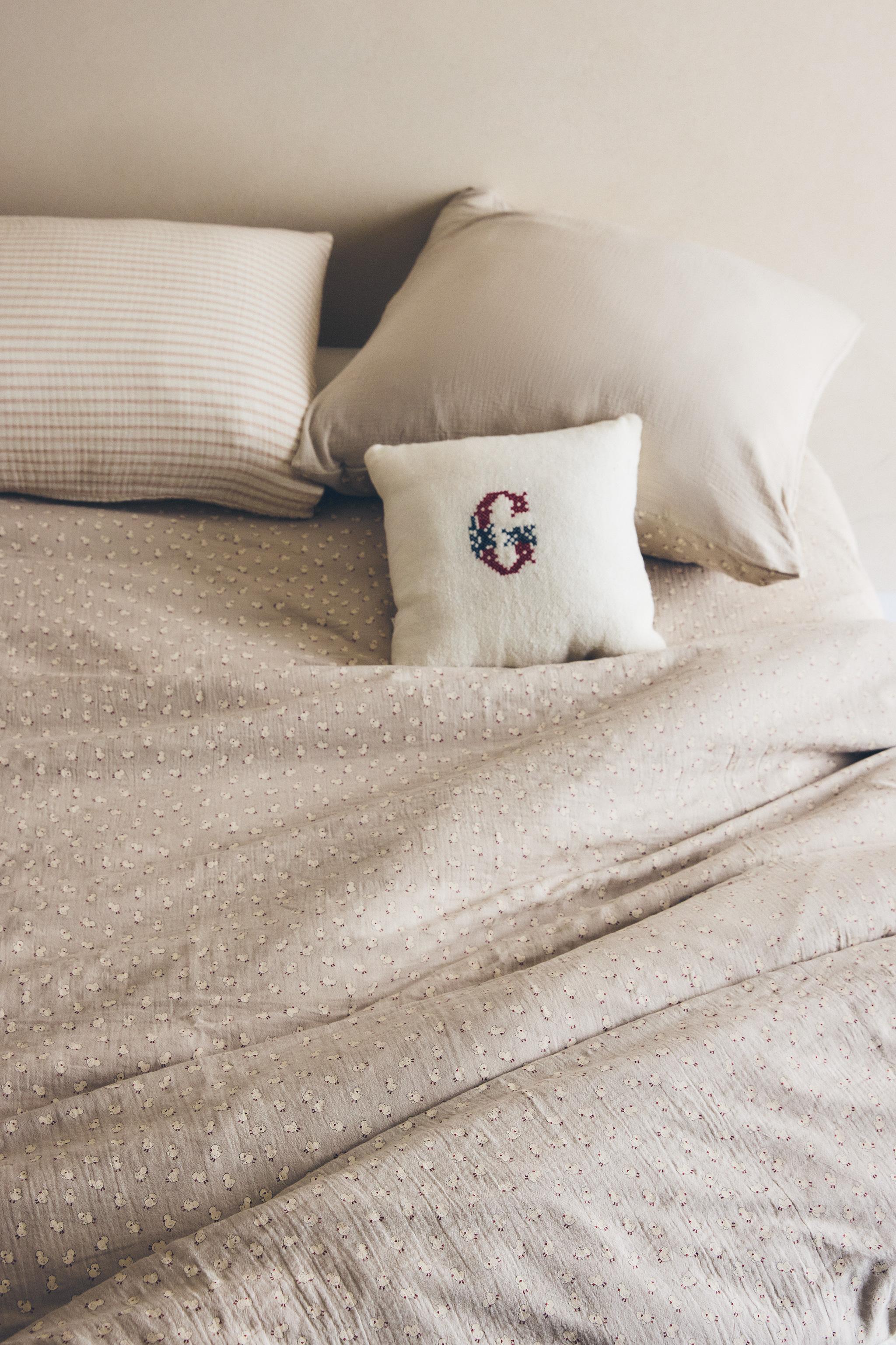 KIDS' COTTON MUSLIN CHICKS DUVET COVER — Taupe grey