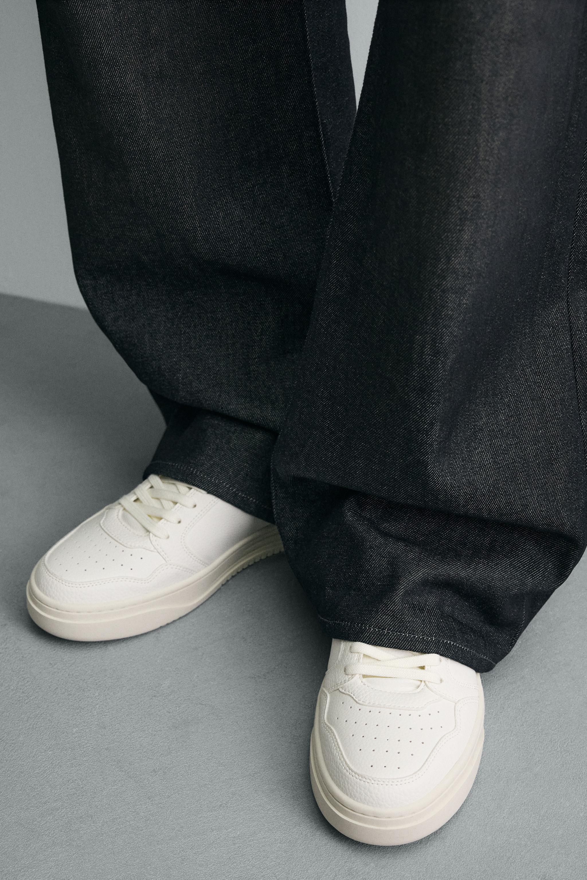 RETRO STYLE TRAINERS