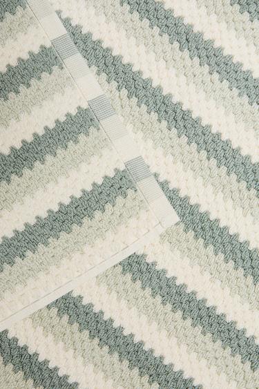 GEOMETRIC JACQUARD BATH MAT - Blue / Green by Zara - Image 3