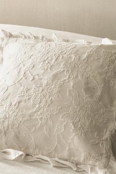 JACQUARD CUSHION COVER WITH RUFFLE - Ecru by Zara