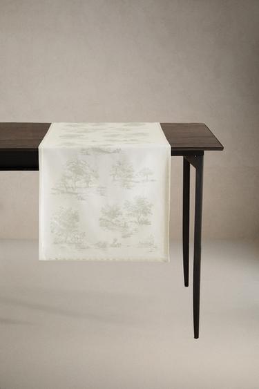 غطاء طاولة ضيق بطبعة توال دو جوي مع خيول - مخضر الخاص بـ Zara - صورة 0