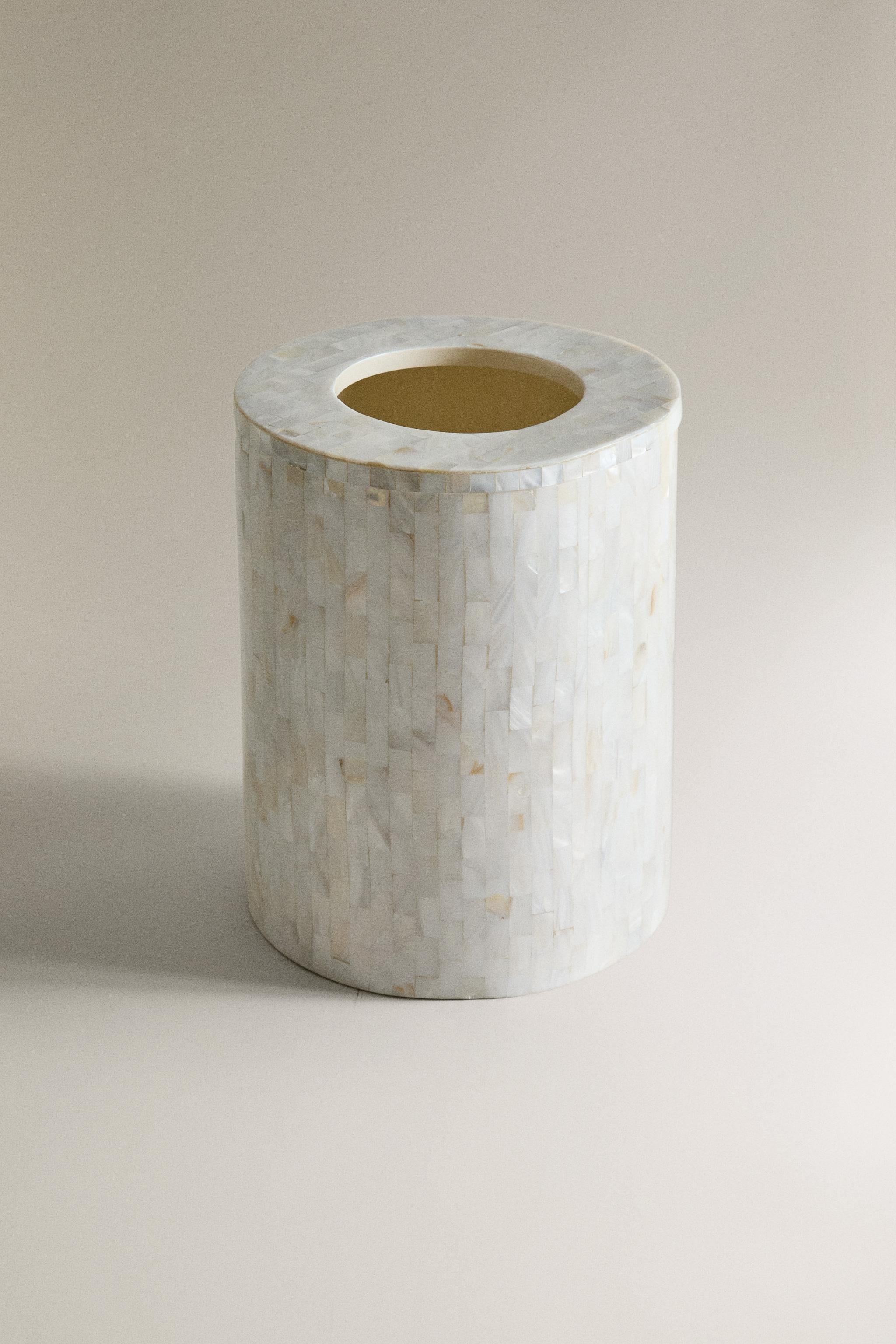 MOTHER-OF-PEARL BATHROOM BIN — Light beige
