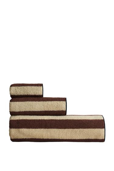 STRIPED COTTON OVERLOCK BATH TOWEL - Pale pink by Zara