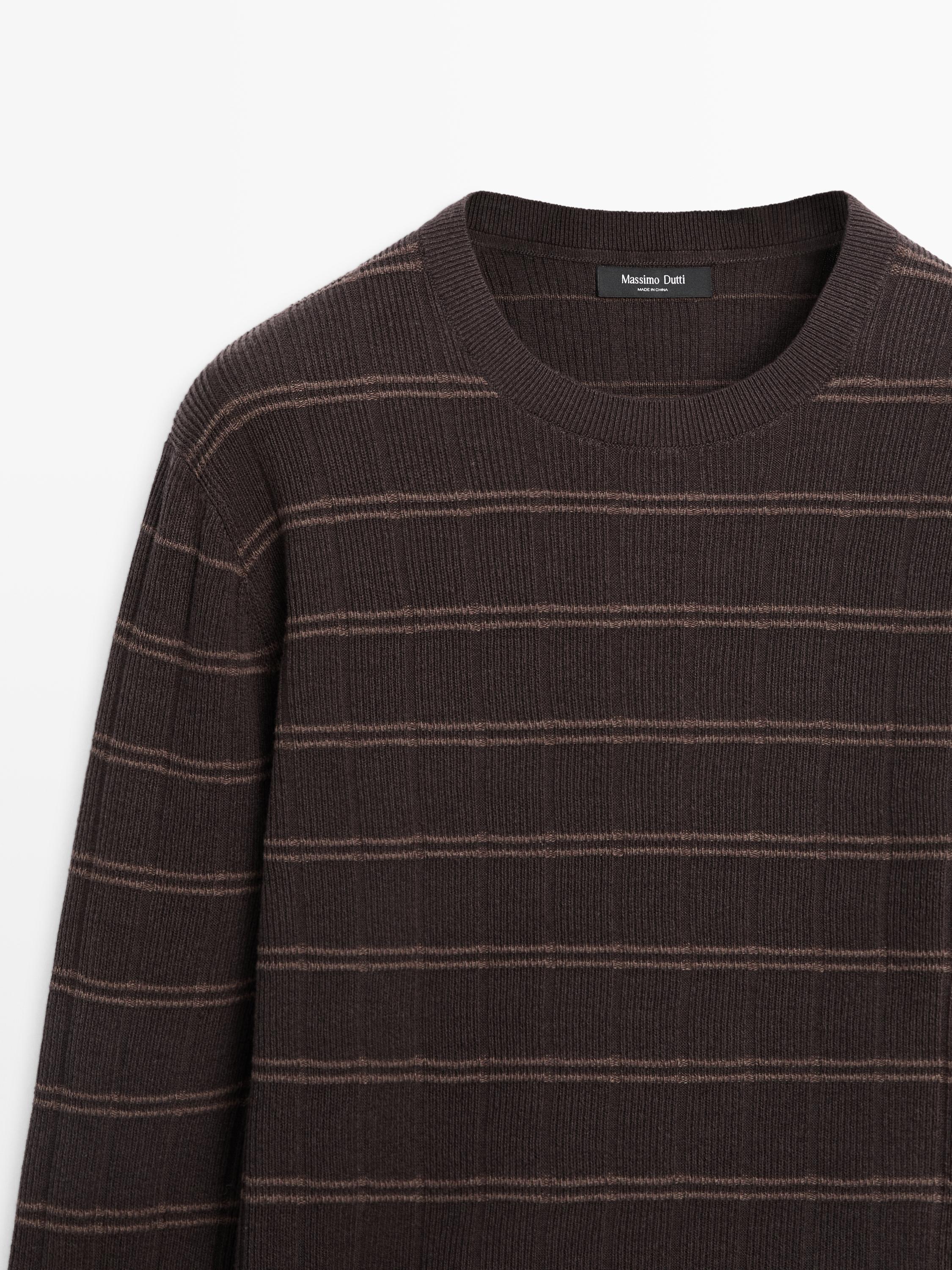 Pull en maille à rayures col rond