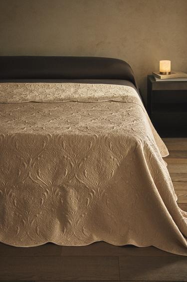 DAMASK-STYLE QUILT - Beige by Zara - Image 4