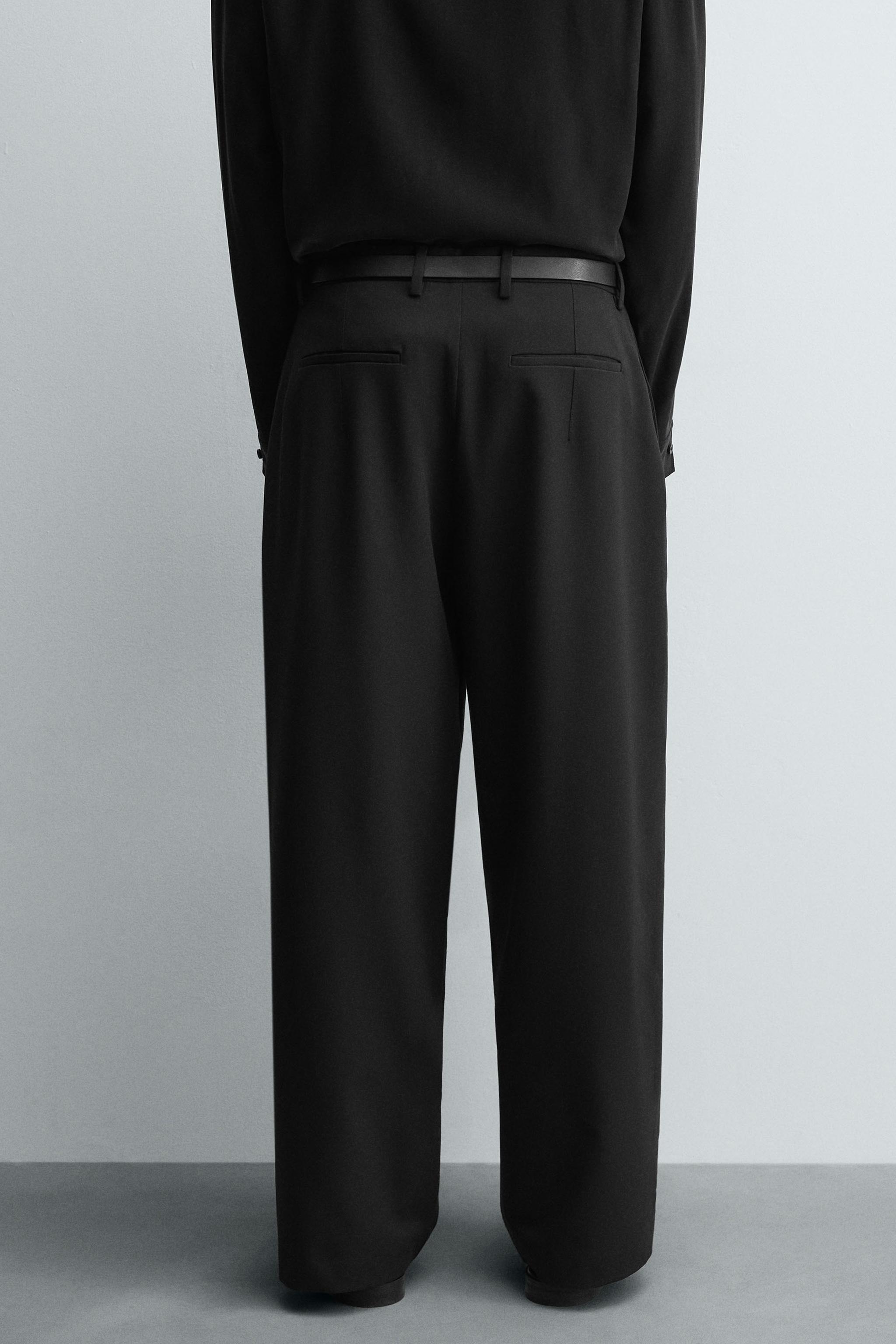 RELAXED FIT PLEATED PANTS