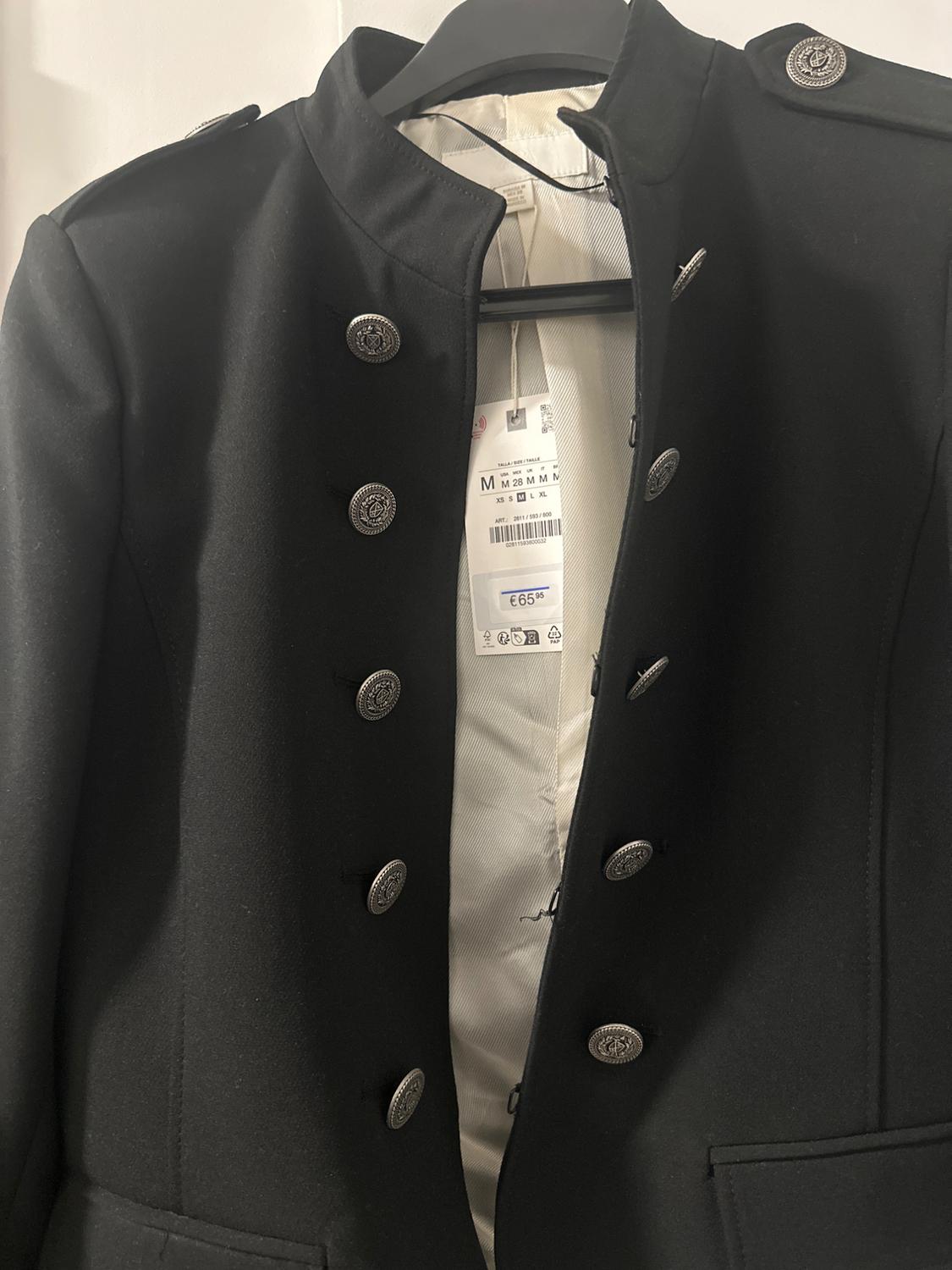 FITTED JACKET WITH BUTTONS AND SHOULDER PADS - Image 3