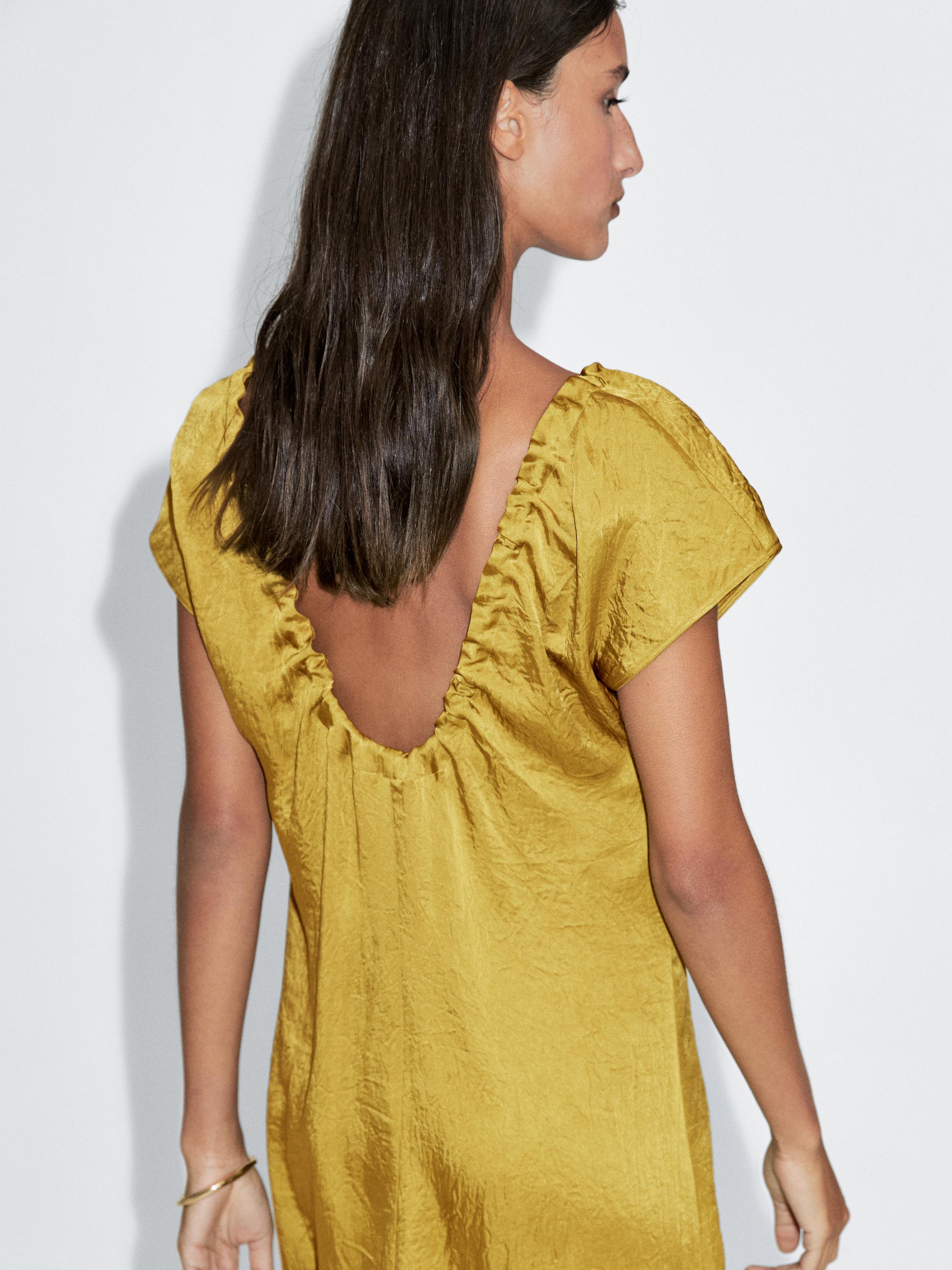 Robe midi satinée et froncée